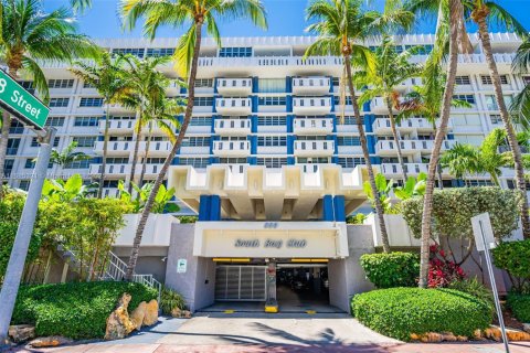 Condominio en venta en Miami Beach, Florida, 55.74 m2 № 1779839 - foto 2