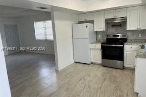 Casa en Hollywood, Florida 3 dormitorios, 188.22 m2 № 2059171