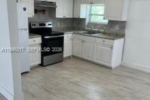 Casa en alquiler en Hollywood, Florida, 3 dormitorios, 188.22 m2 № 2059171 - foto 2