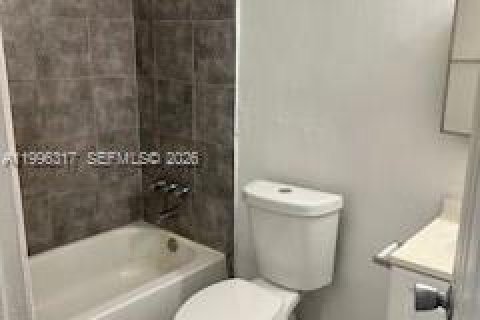 Casa en alquiler en Hollywood, Florida, 3 dormitorios, 188.22 m2 № 2059171 - foto 5