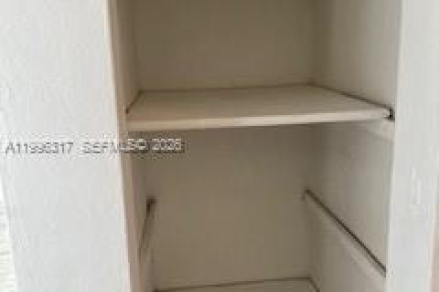 Casa en alquiler en Hollywood, Florida, 3 dormitorios, 188.22 m2 № 2059171 - foto 10