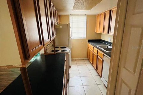 Condominio en alquiler en Orlando, Florida, 3 dormitorios, 124.3 m2 № 1919637 - foto 2