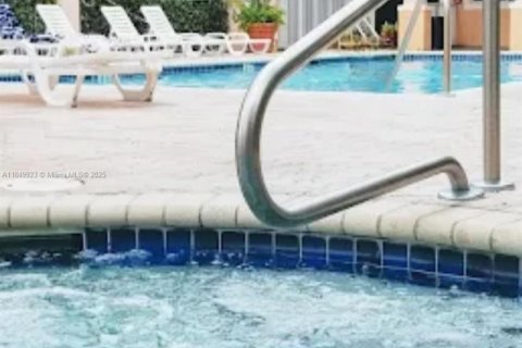 Townhouse in Jupiter, Florida 2 bedrooms, 102.29 sq.m. № 1962842 - photo 20