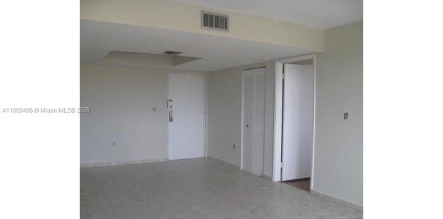 Condominio en Miami, Florida, 2 dormitorios  № 2012962