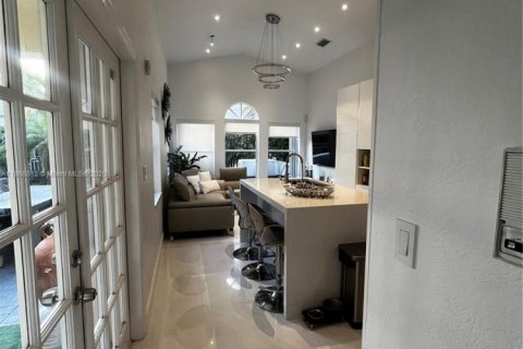 House in Pembroke Pines, Florida 3 bedrooms, 191.01 sq.m. № 1925631 - photo 13