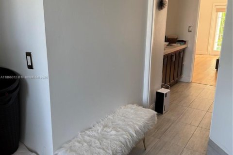 House in Pembroke Pines, Florida 3 bedrooms, 191.01 sq.m. № 1925631 - photo 24