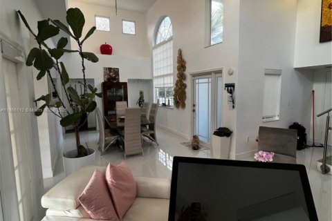 House in Pembroke Pines, Florida 3 bedrooms, 191.01 sq.m. № 1925631 - photo 9