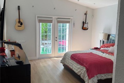 House in Pembroke Pines, Florida 3 bedrooms, 191.01 sq.m. № 1925631 - photo 22