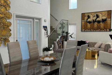 House in Pembroke Pines, Florida 3 bedrooms, 191.01 sq.m. № 1925631 - photo 12