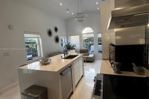 House in Pembroke Pines, Florida 3 bedrooms, 191.01 sq.m. № 1925631 - photo 15