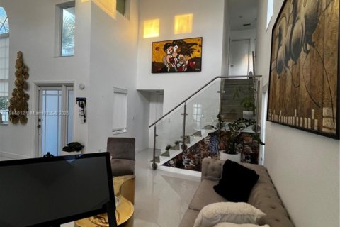 House in Pembroke Pines, Florida 3 bedrooms, 191.01 sq.m. № 1925631 - photo 8