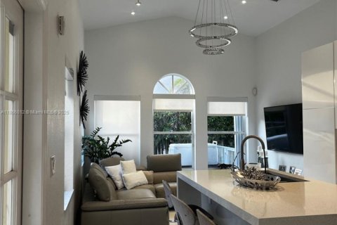 House in Pembroke Pines, Florida 3 bedrooms, 191.01 sq.m. № 1925631 - photo 19