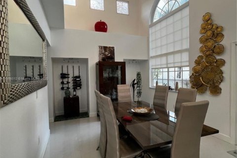 House in Pembroke Pines, Florida 3 bedrooms, 191.01 sq.m. № 1925631 - photo 5