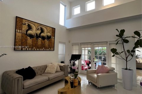 House in Pembroke Pines, Florida 3 bedrooms, 191.01 sq.m. № 1925631 - photo 6