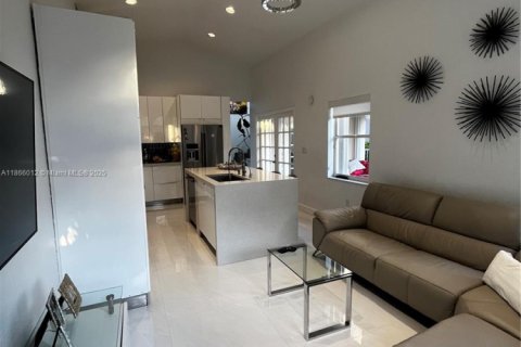 House in Pembroke Pines, Florida 3 bedrooms, 191.01 sq.m. № 1925631 - photo 14