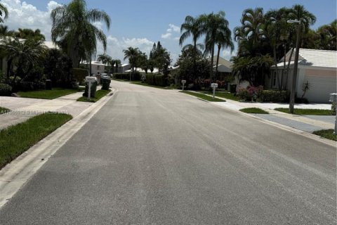 House in Pembroke Pines, Florida 3 bedrooms, 191.01 sq.m. № 1925631 - photo 3