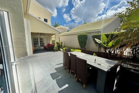 House in Pembroke Pines, Florida 3 bedrooms, 191.01 sq.m. № 1925631 - photo 30