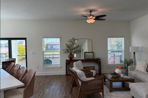 Casa en venta en North Port, Florida, 4 dormitorios, 242.38 m2 № 2212507 - foto 2