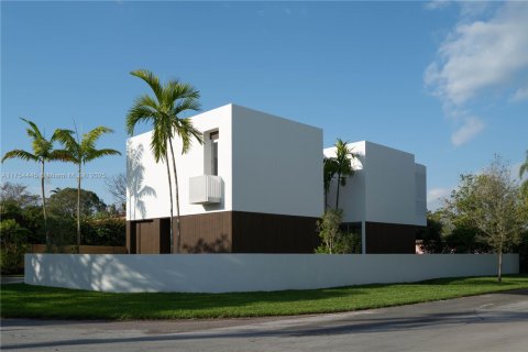 House in Miami, Florida 4 bedrooms, 265.7 sq.m. № 1502812 - photo 26