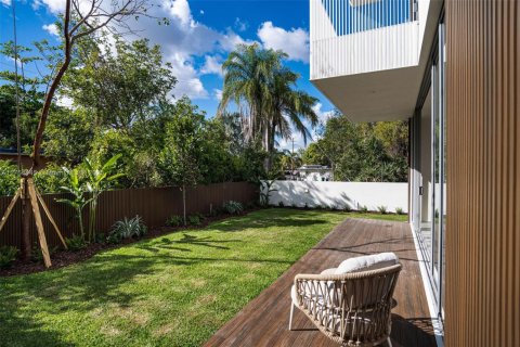House in Miami, Florida 4 bedrooms, 265.7 sq.m. № 1502812 - photo 24