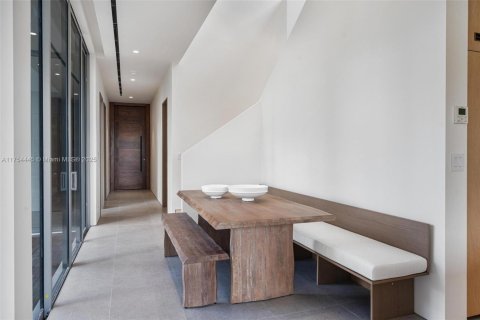 House in Miami, Florida 4 bedrooms, 265.7 sq.m. № 1502812 - photo 7