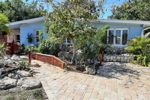 House in Port Charlotte, Florida 2 bedrooms, 93.92 sq.m. № 1512970 - photo 1