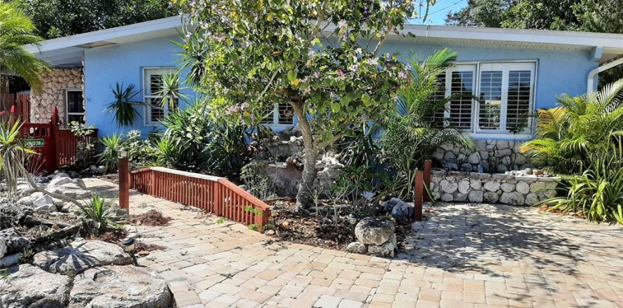 House in Port Charlotte, Florida 2 bedrooms, 93.92 sq.m. № 1512970