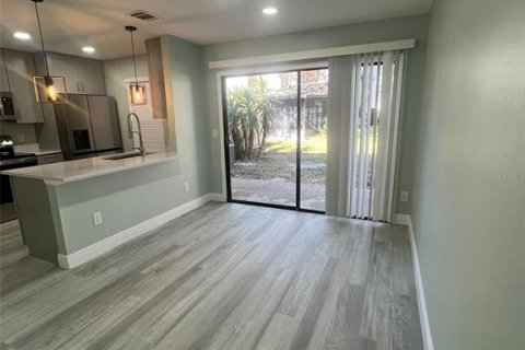 Adosado en alquiler en Apopka, Florida, 2 dormitorios, 113.62 m2 № 2204300 - foto 5
