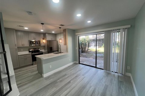 Adosado en alquiler en Apopka, Florida, 2 dormitorios, 113.62 m2 № 2204300 - foto 4