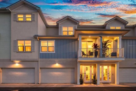 Touwnhouse à Dunedin, Floride 3 chambres, 215.44 m2 № 2437427