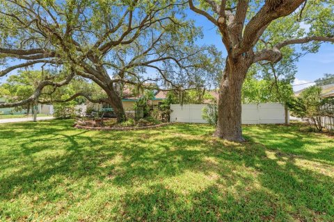House in Palm Harbor, Florida 3 bedrooms, 188.41 sq.m. № 2157112 - photo 7