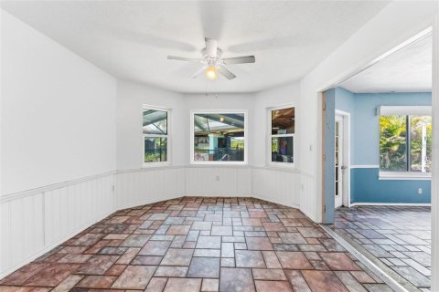 House in Palm Harbor, Florida 3 bedrooms, 188.41 sq.m. № 2157112 - photo 23