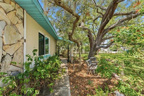 House in Palm Harbor, Florida 3 bedrooms, 188.41 sq.m. № 2157112 - photo 9