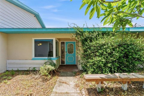 House in Palm Harbor, Florida 3 bedrooms, 188.41 sq.m. № 2157112 - photo 11