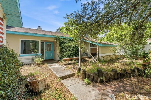 House in Palm Harbor, Florida 3 bedrooms, 188.41 sq.m. № 2157112 - photo 10