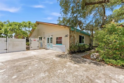 House in Palm Harbor, Florida 3 bedrooms, 188.41 sq.m. № 2157112 - photo 8