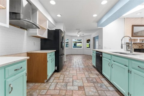 House in Palm Harbor, Florida 3 bedrooms, 188.41 sq.m. № 2157112 - photo 21