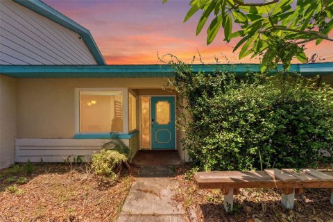 House in Palm Harbor, Florida 3 bedrooms, 188.41 sq.m. № 2157112 - photo 2