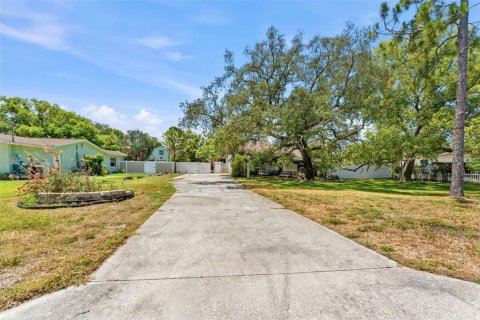 House in Palm Harbor, Florida 3 bedrooms, 188.41 sq.m. № 2157112 - photo 4