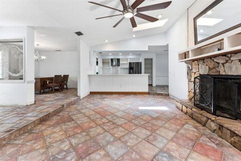 House in Palm Harbor, Florida 3 bedrooms, 188.41 sq.m. № 2157112 - photo 17