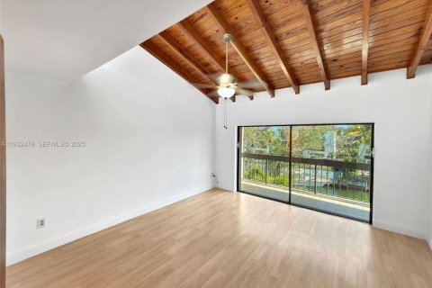 Condominio en alquiler en Coral Gables, Florida, 2 dormitorios, 96.43 m2 № 1990840 - foto 10