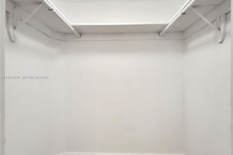 Condominio en alquiler en Coral Gables, Florida, 2 dormitorios, 96.43 m2 № 1990840 - foto 11