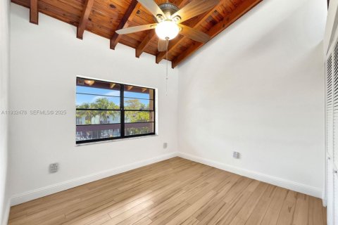 Condominio en alquiler en Coral Gables, Florida, 2 dormitorios, 96.43 m2 № 1990840 - foto 13