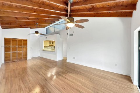 Condominio en alquiler en Coral Gables, Florida, 2 dormitorios, 96.43 m2 № 1990840 - foto 7