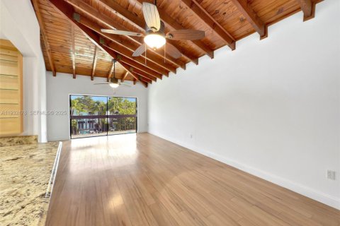 Condominio en alquiler en Coral Gables, Florida, 2 dormitorios, 96.43 m2 № 1990840 - foto 6