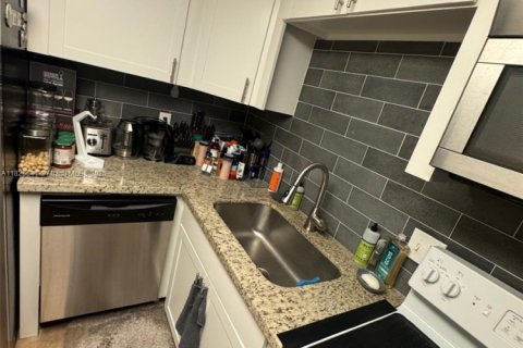 Condo in Deerfield Beach, Florida, 1 bedroom  № 1794876 - photo 6