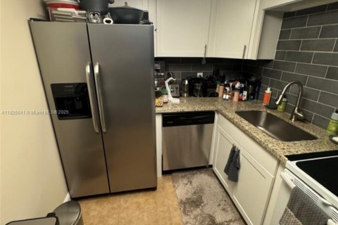 Condo in Deerfield Beach, Florida, 1 bedroom  № 1794876 - photo 1