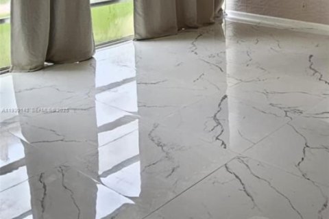 Condo in Hallandale Beach, Florida, 1 bedroom № 1988929 - photo 3