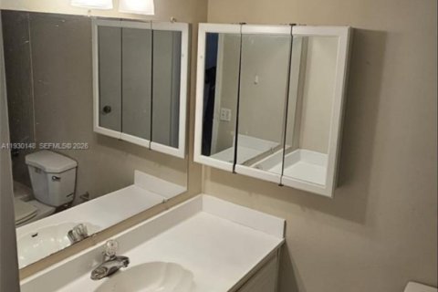 Condo in Hallandale Beach, Florida, 1 bedroom  № 1988929 - photo 8