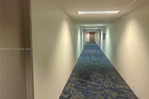 Condo in Hallandale Beach, Florida, 1 bedroom № 1988929 - photo 2
